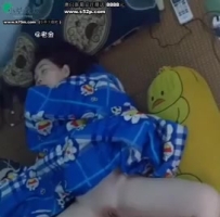 ★真实淫母禽兽儿子乱伦合集，勾引岳母裸聊，畜生儿子趁父亲不在对母亲下手★