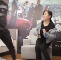 邂逅甜美少妇，床榻间风情万种。谈笑间难掩饥渴，沉醉于这份职业的极致欢愉。