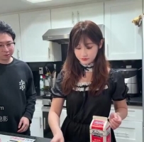 ❤️❤️气质女神林千夜化身烘焙家教，厨房台面上被猛干，奶油还没打发就被灌满