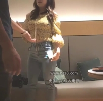 两姐妹留一女猛啪 抬腿侧操猛插到高潮连连