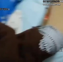 ★【勾引嫂子】到朋友家串門時趁機勾引正在玩電腦的漂亮小嫂子