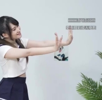 ❤️❤️自慰给男友看被经纪偷拍 遭胁迫献逼 却被经纪人的大屌操到高潮 含屌接电话
